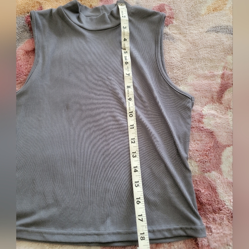 🥳 Mock Neck Ribbed Knit Tank Top - Picture 7 of 8